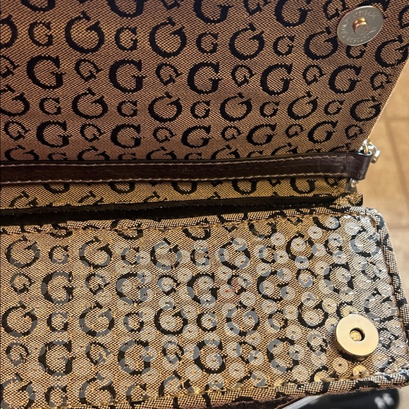 Vintage Rare Guess Beige Monogram Clutch with Brown Trim and Gold Chain - Picture 3 of 7